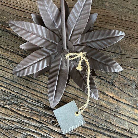 Metal Flower Hook from Terrain - Picture 3 of 3